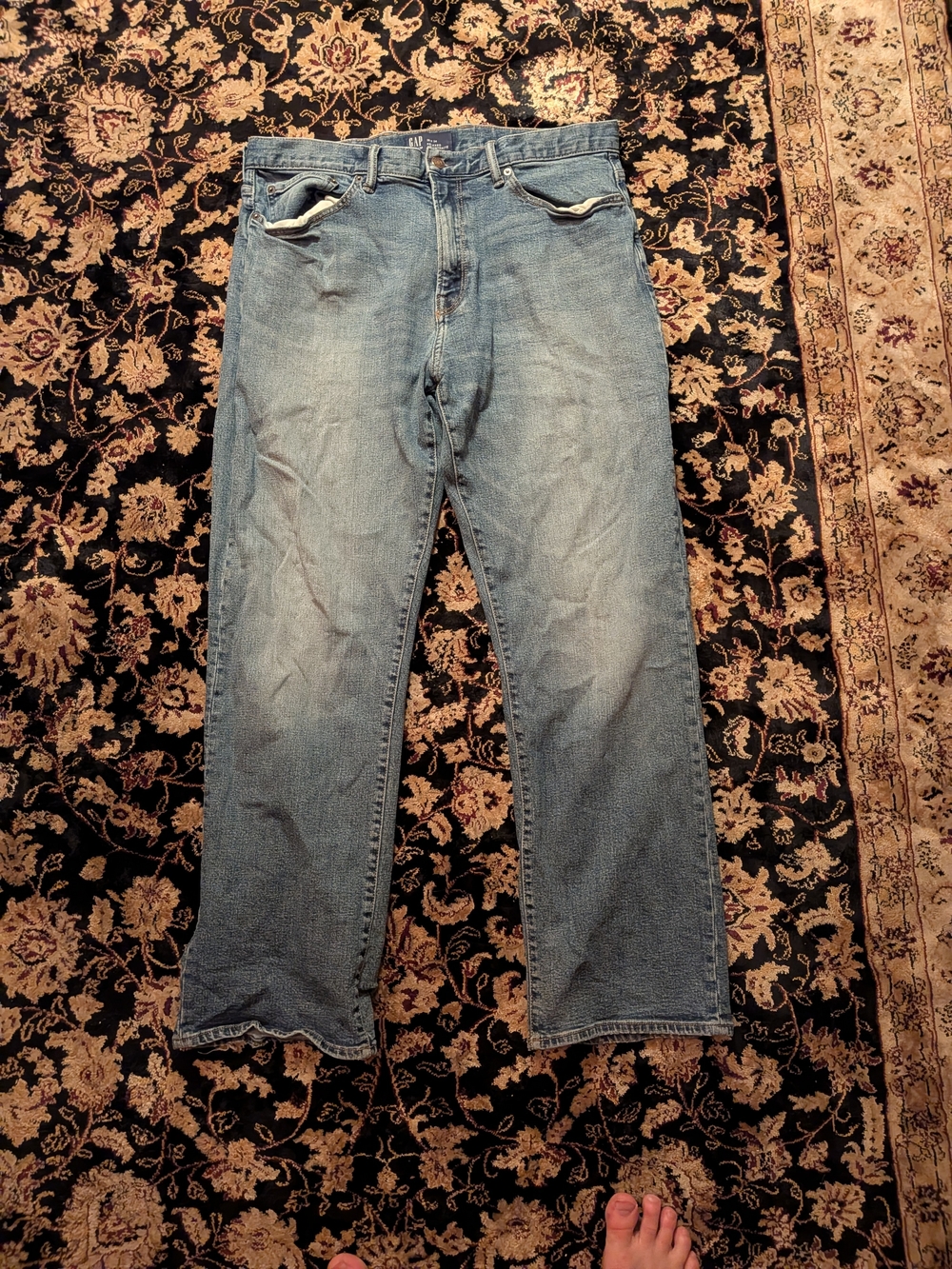 GAP Men's Relaxed Jeans in Light Blue Denim
